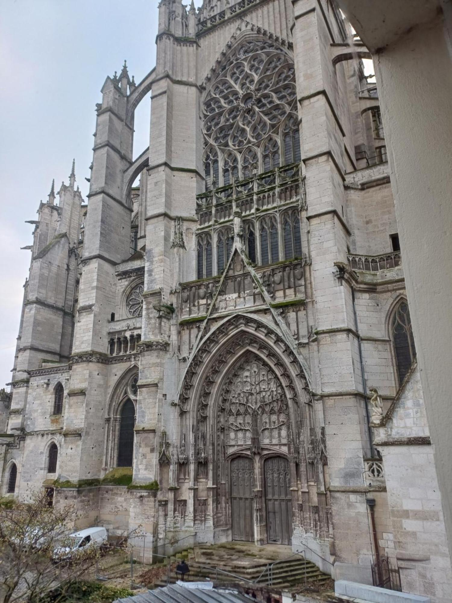 Le Parvis - Vue Cathedrale - Plein Centre Beauvais